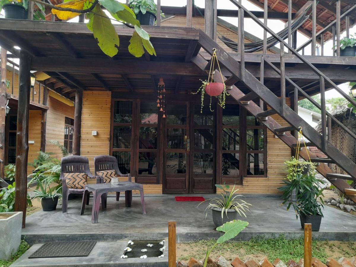 Golden Beach Chalets Arugam Bay Exterior photo