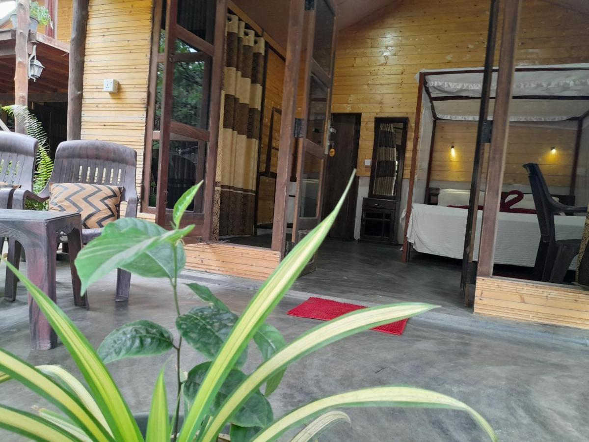 Golden Beach Chalets Arugam Bay Exterior photo