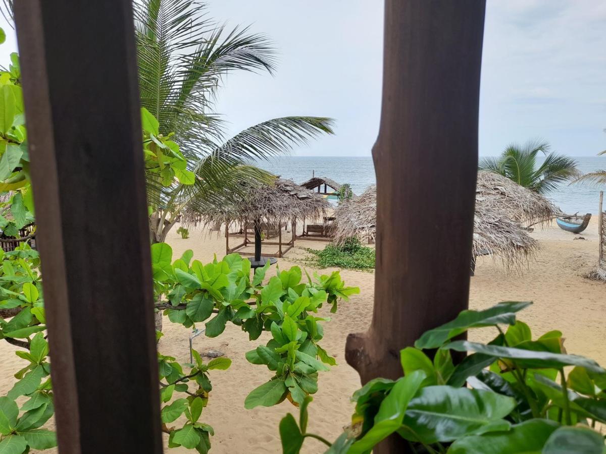 Golden Beach Chalets Arugam Bay Exterior photo