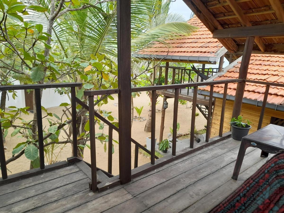 Golden Beach Chalets Arugam Bay Exterior photo
