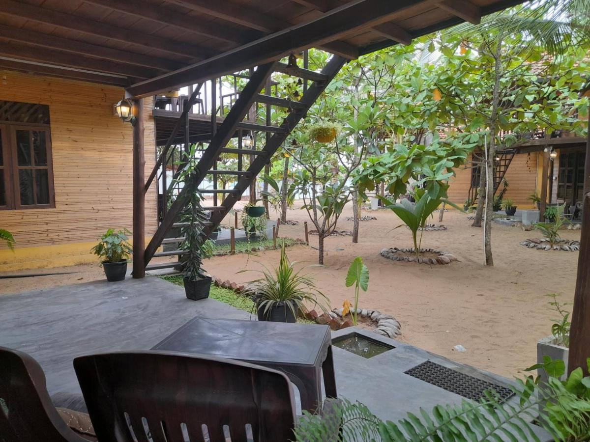 Golden Beach Chalets Arugam Bay Exterior photo