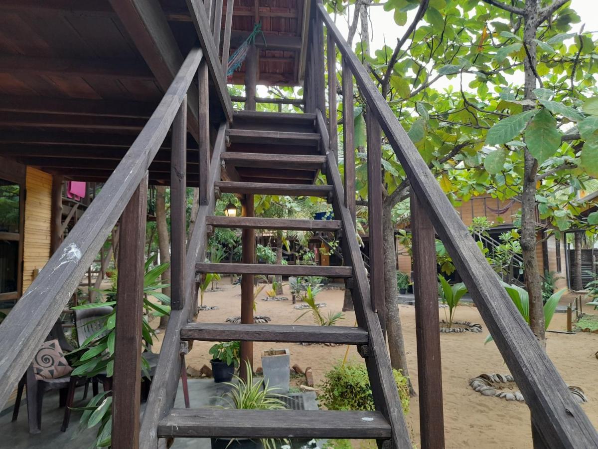 Golden Beach Chalets Arugam Bay Exterior photo