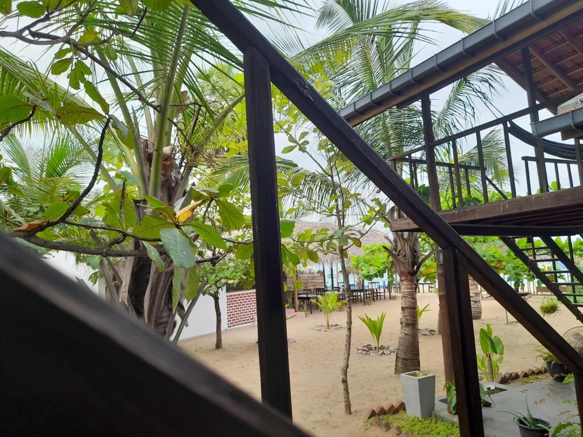 Golden Beach Chalets Arugam Bay Exterior photo