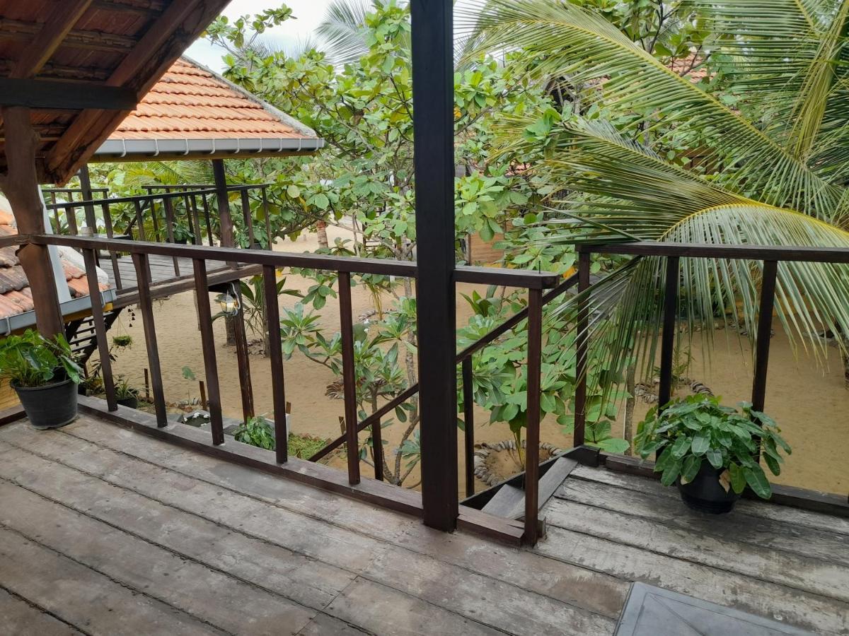 Golden Beach Chalets Arugam Bay Exterior photo