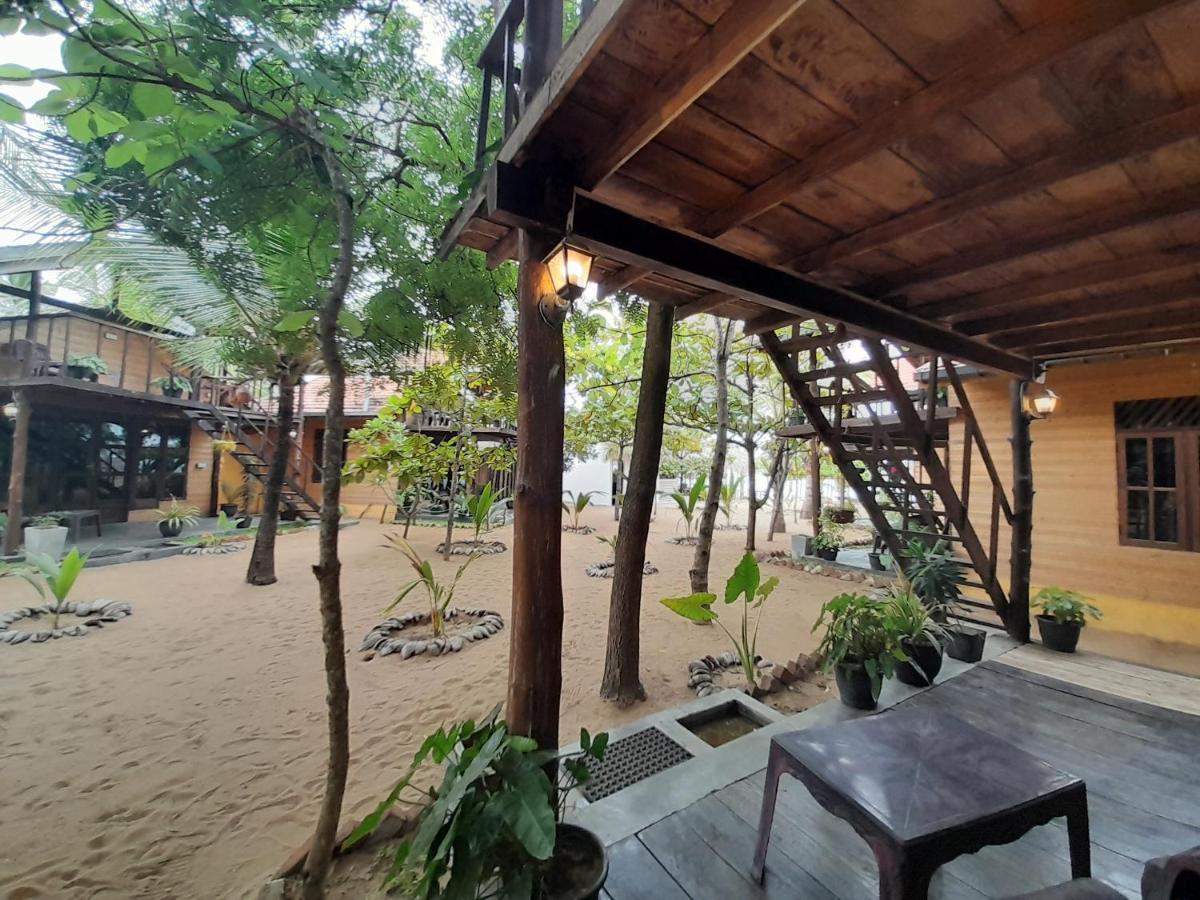 Golden Beach Chalets Arugam Bay Exterior photo
