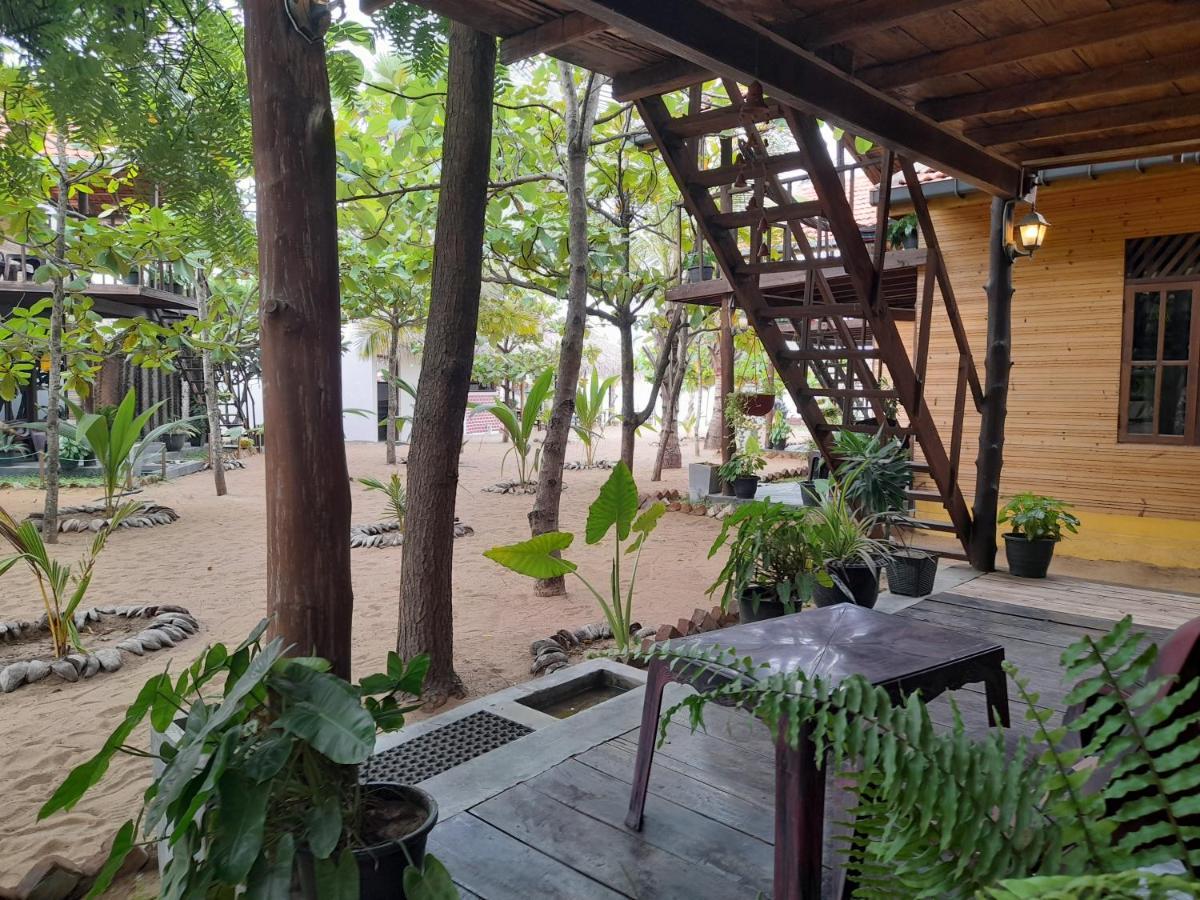Golden Beach Chalets Arugam Bay Exterior photo