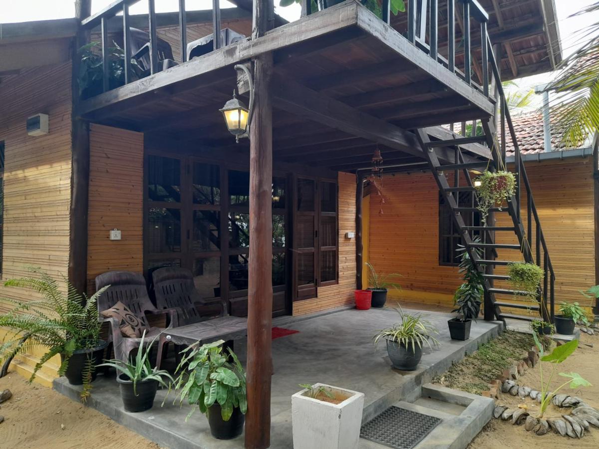Golden Beach Chalets Arugam Bay Exterior photo