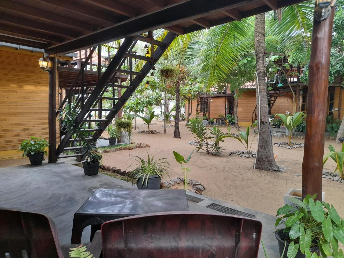 Golden Beach Chalets Arugam Bay Exterior photo