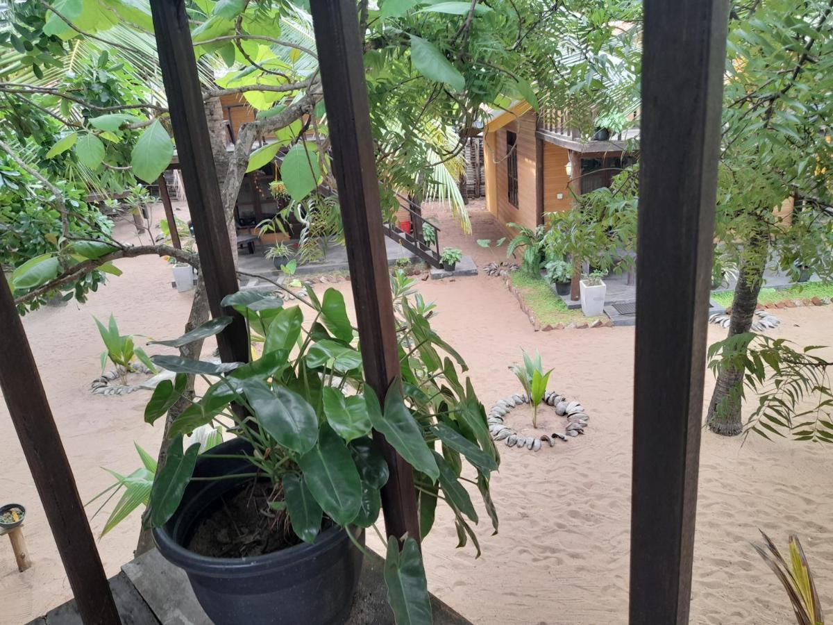 Golden Beach Chalets Arugam Bay Exterior photo