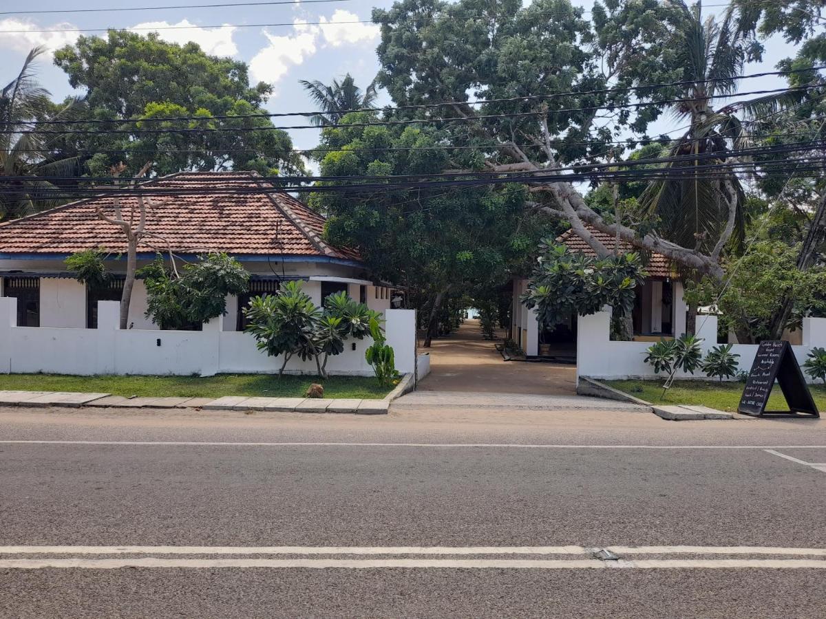 Golden Beach Chalets Arugam Bay Exterior photo