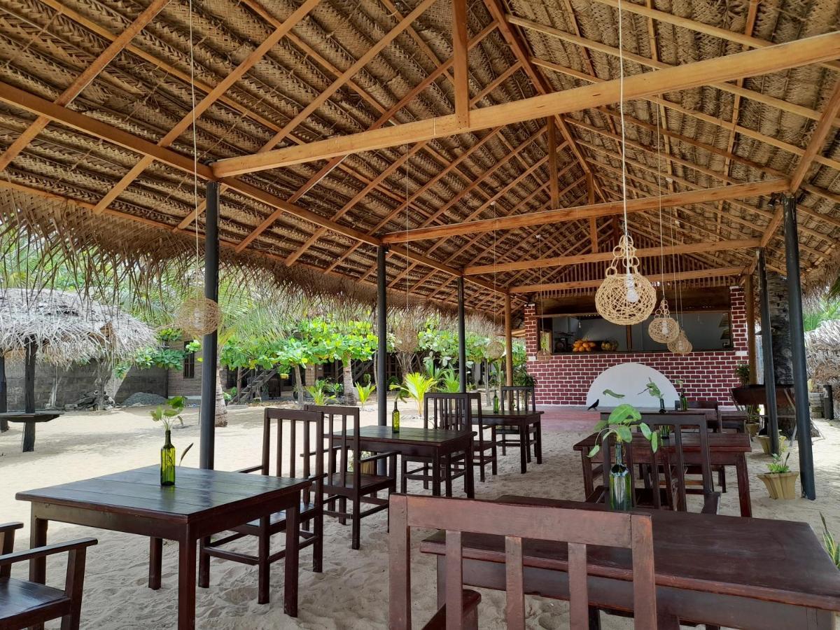 Golden Beach Chalets Arugam Bay Exterior photo