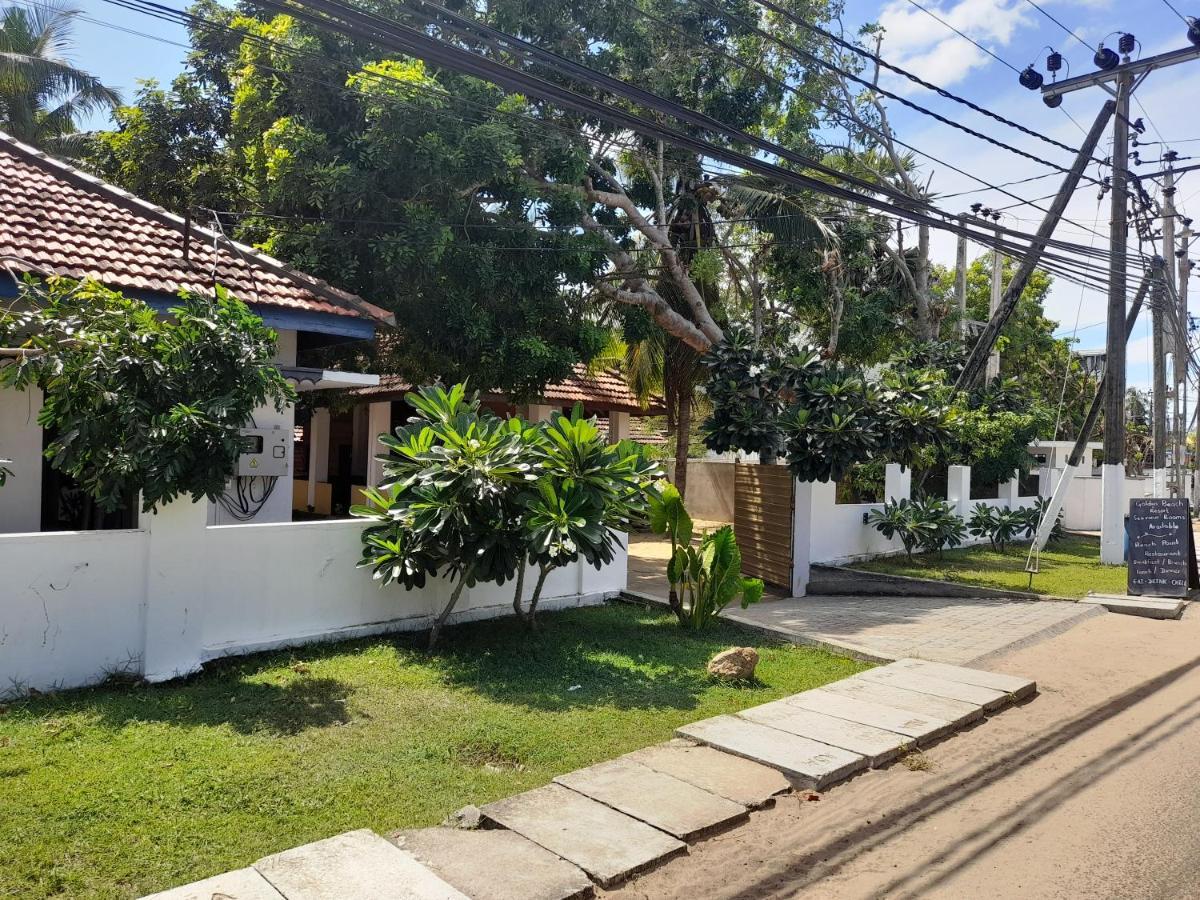 Golden Beach Chalets Arugam Bay Exterior photo