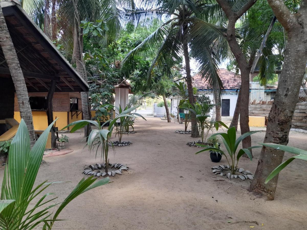 Golden Beach Chalets Arugam Bay Exterior photo