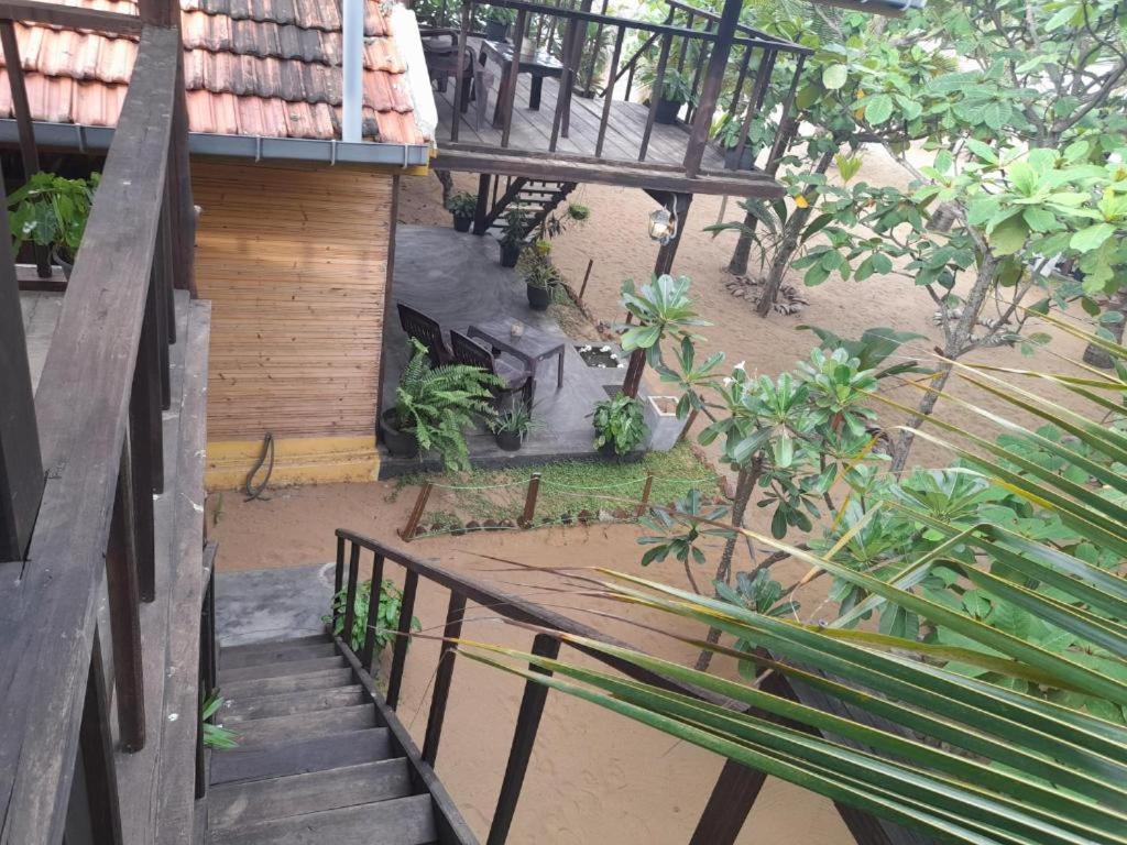 Golden Beach Chalets Arugam Bay Exterior photo