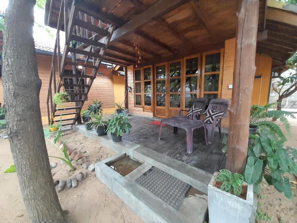 Golden Beach Chalets Arugam Bay Exterior photo